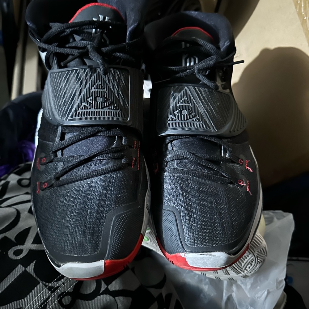 Kyrie-Only used for one season of basketball.Never worn outside!Great condition.